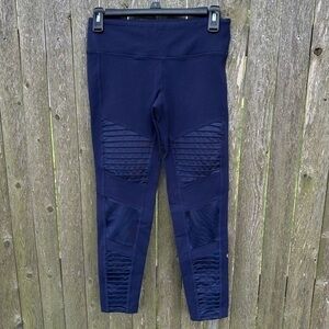 ALO Yoga 7/8 High-Waist Moto‎ Legging (Small)